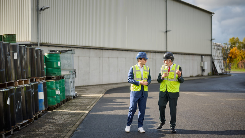 Rundgang auf dem Außengelände von Cronimet